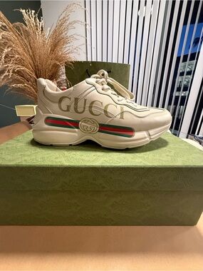AUTHENTIC: GUCCI Cream Leather SneakerS